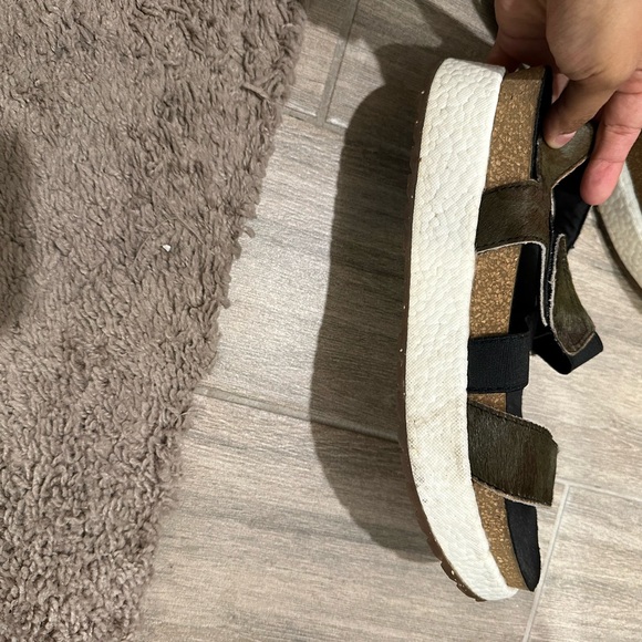 Woman’s sandals size 6 - Picture 3 of 4